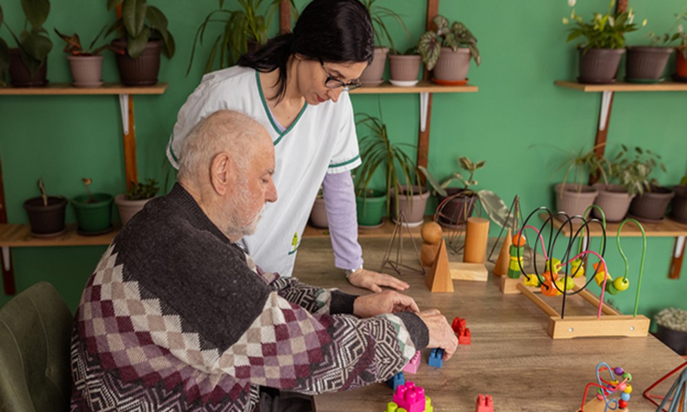 5 Ways Familiar Surroundings Reduce Agitation and Mood Shifts in Alzheimer’s Patients